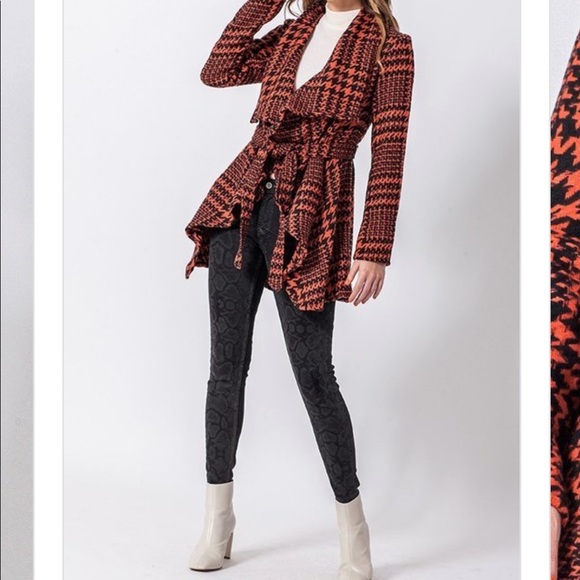 Closet clear 🚨 
print shawl belted jacket - Picture 2 of 6